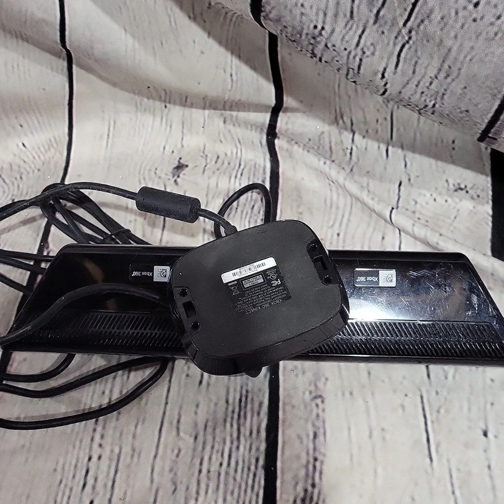 Xbox 360 Kinect Microsoft Video Game Attachment Controller in Black